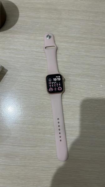 Продам часы от apple