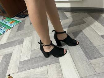 Элегантные чёрные туфли