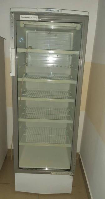 Продам витринный холодильник бирюса