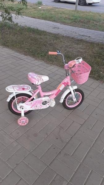 Продам детский велосипед практический новый, для девочек, возраста 3-6 лет