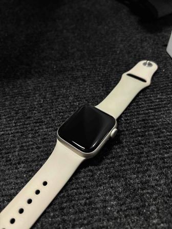 Смарт часы Apple Watch SE 40mm starlight.