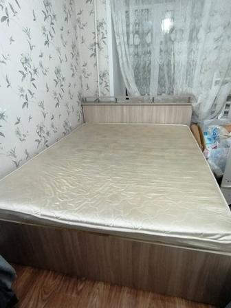 Продам двухспальный кровать, бу с матрасом