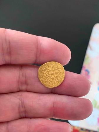 Продам золотую монету Сефевиды