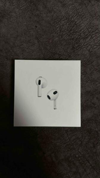 Новый Apple AirPods 3 with Lightning белый, коробка не вскрывалась