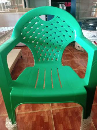 Пластиковые кресла