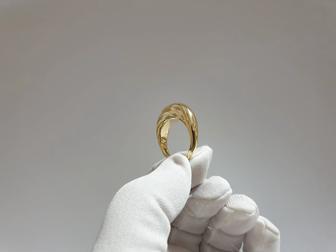 Кольцо из жёлтого золота.