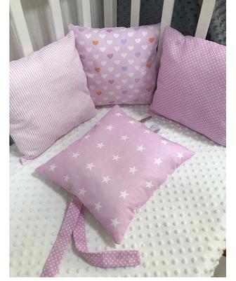 Продам бортики для кроватки и манежа розового цвета, 12шт подушечек.