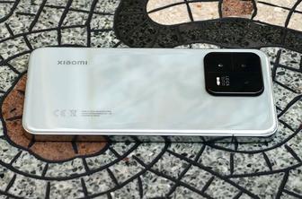 Продам телефон Xiaomi 13 12 гб/256 гб в белом цвете