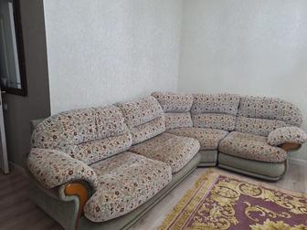 Продам качественный диван с креслом