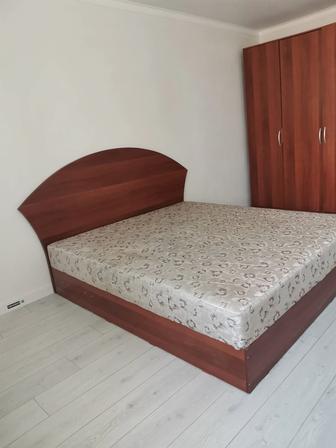 Продам кровать с матрасом 180 /200