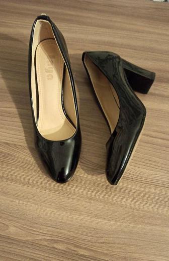 СРОЧНО Продам женские туфли (обувь)