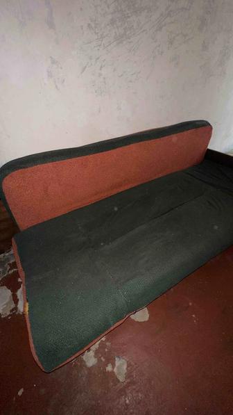 Продам старые диван и кровать