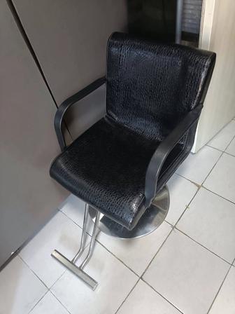 Продам кресло парикмахеров