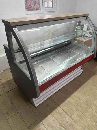 Продам витринный холодильник в хорошем состоянии