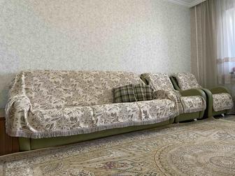 Продается раскладной диван с двумя креслами и подушками