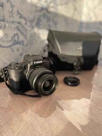 Продам проф фотоаппарат Canon EOS M50