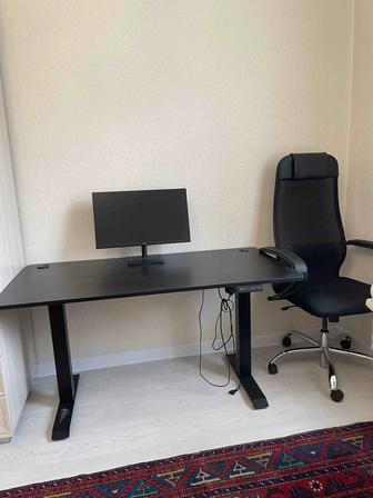 Продаю новый компьютерный стол с монитором и кресло