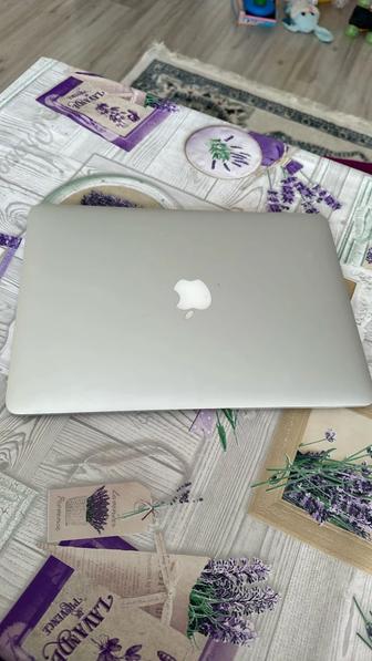 Apple MacBook Air 13 (Early 2014) в хорошем состоянии