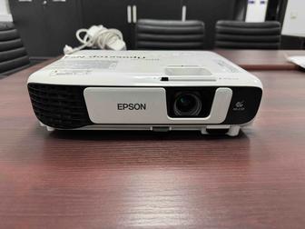Продам проектор Epson EB-E05