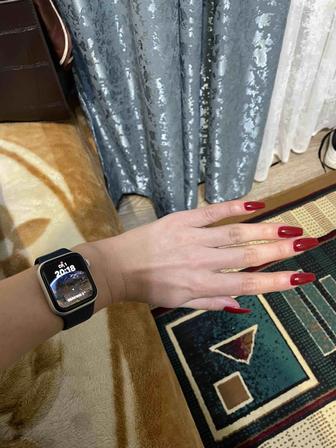 Продам Смарт-часы Apple Watch SE 40 мм серебристый-синий