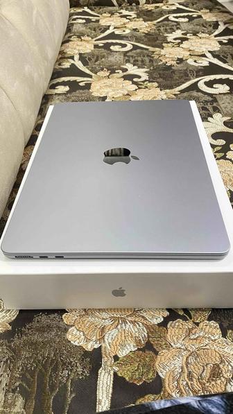 Продам Apple Macbook air 13.6 A2681 M2 CHIP/8Gb/ SSD 256Gb/ Space grey