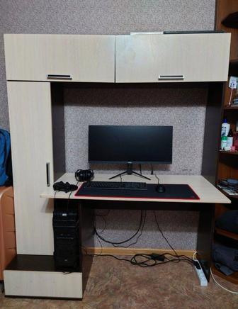 Компьютерный стол/шкаф