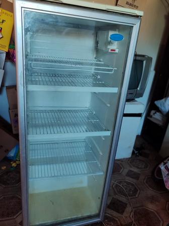Продам вертикальный холодильник.