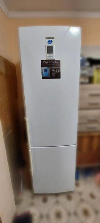 Продам холодильник в отличном состоянии Samsung