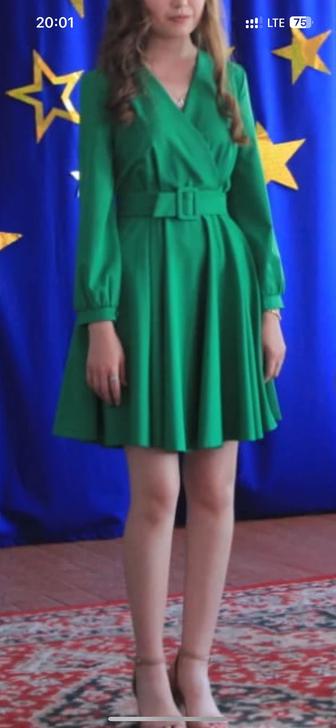 Платье зеленое мини