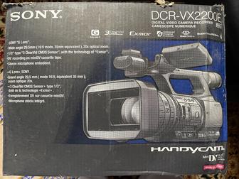 Видеокамера SONY DCR-VX2200E