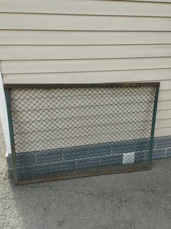 Продам оградку из уголка 150 см на 100 см с сеткой