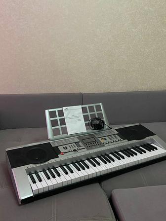 Продам синтезатор,пианино YAMAHA