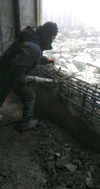 Демонтаж бетона, кирпича отбойными молотками с компрессором