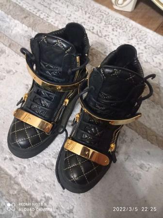 Продам брендовые ботинки Giuseppe zanotti