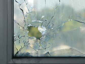 Замена разбитых стёкол на пластиковых окон и дверях