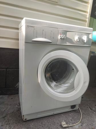 Продам стиральную машинку Indesit