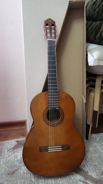 Продам гитару YAMAHA C40