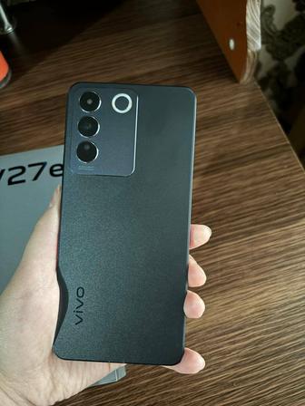 Продам телефон VIVO V27e