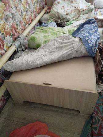 Продам почти новую кровать с нишей внутри