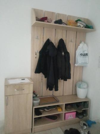 Шкаф прихожка среднего размера