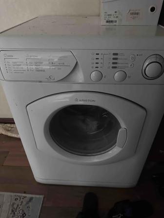 Бу, (не работает)стиральную машину Ariston Avl 129