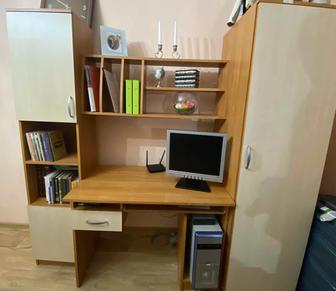Письменный стол и шкаф для школьника