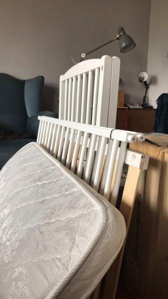 Продам деревянную детскую кровать манеж б/у