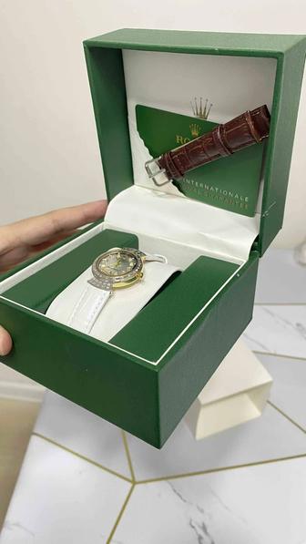 Продается Золотые , бриллиантовые часы под брендом Rolex