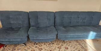 Продам гостинный диван с 2 креслами