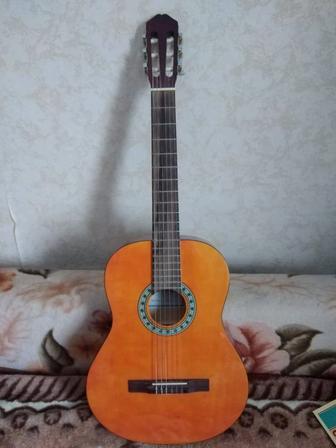Продаю классическую гитару Caraya C941-YL с нейлоновыми струнами