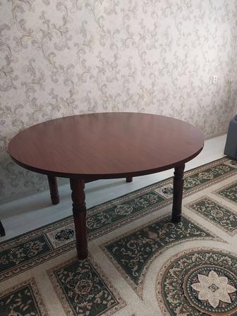 Продаётся деревянный круглый стол