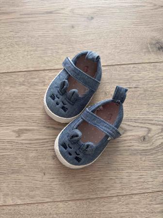 Продам обувь для новорожденных