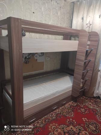 Продам двухэтажную кровать.