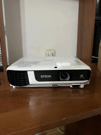 Продаю проектор Epson EB-W51